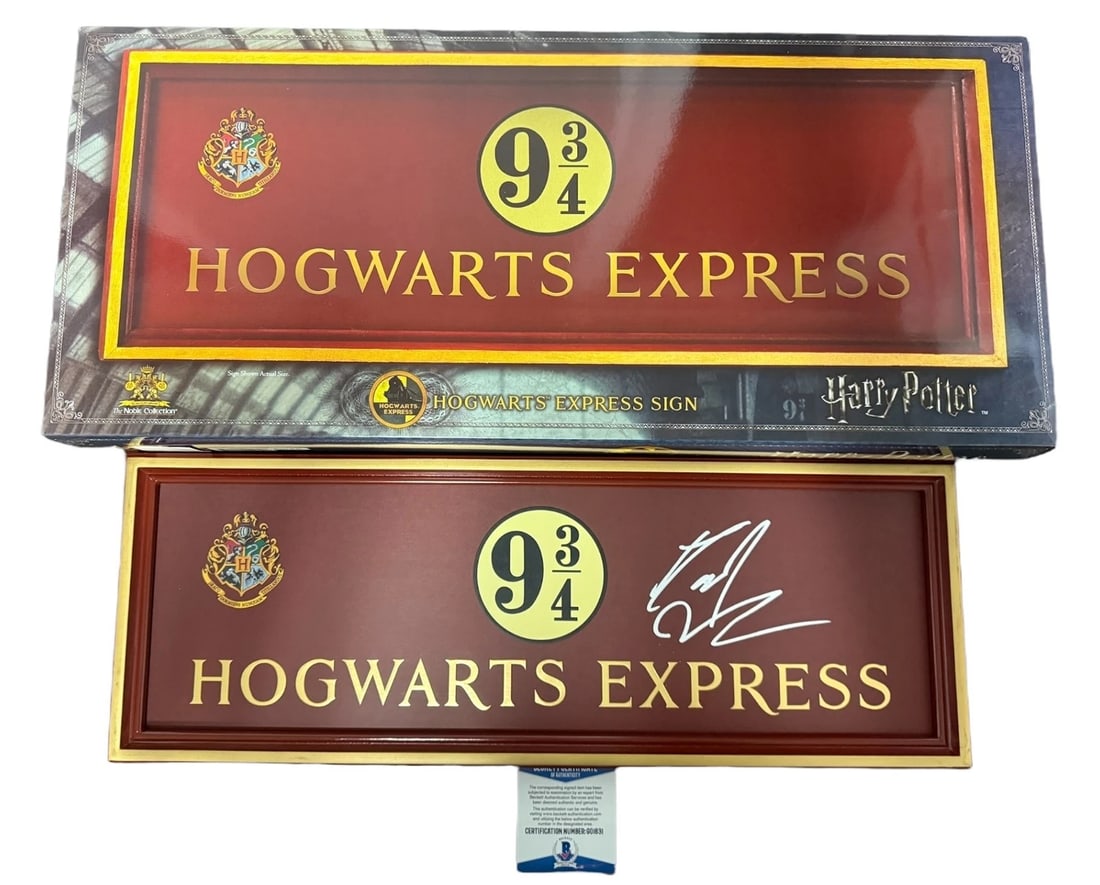 DANIEL RADCLIFFE SIGNED HARRY POTTER HOGWARTS EXPRESS TRAIN PLATFORM SIGN BAS - 2