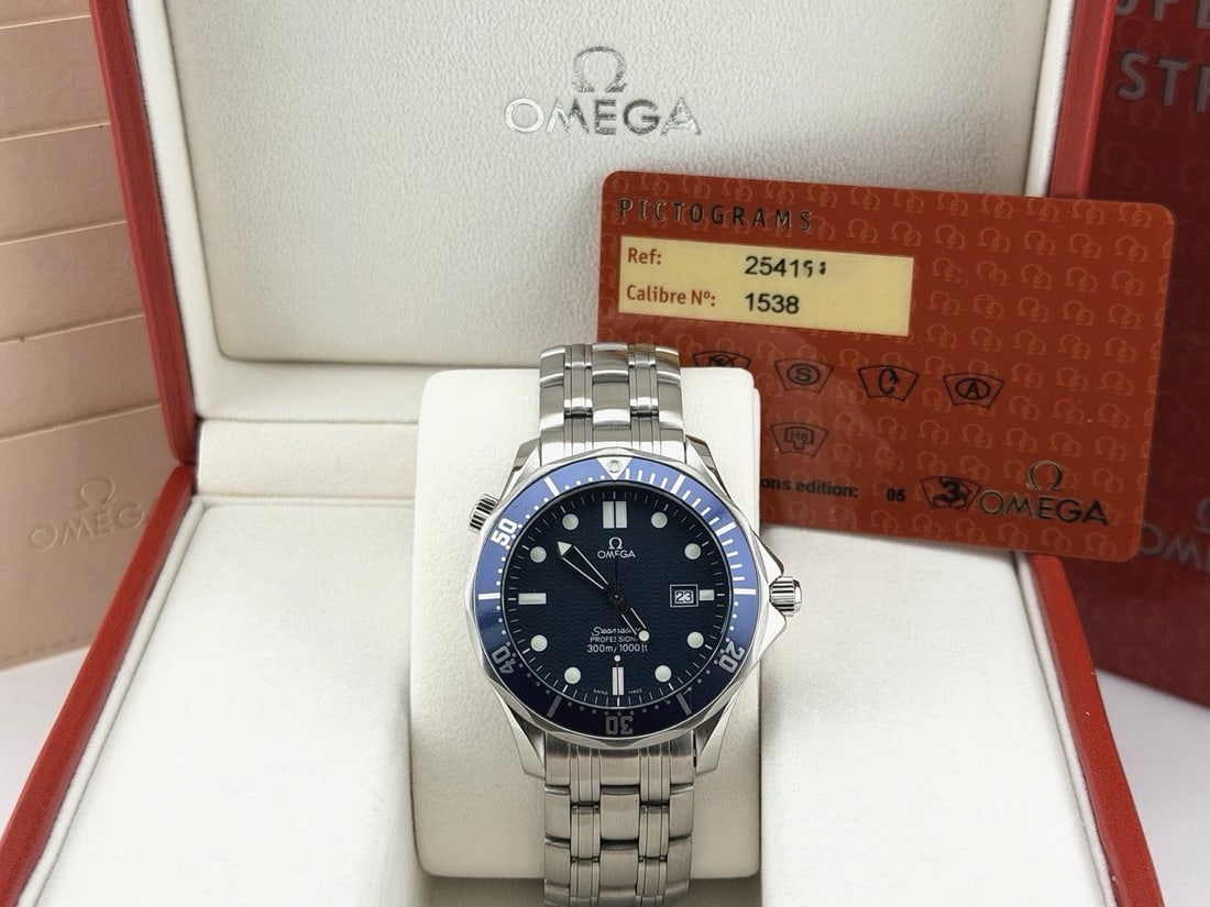 Omega Seamaster Diver 300M James Bond 2541.80.00 41mm Blue Dial Steel Box Paper: Condition: Pre-owned - Good,Bezel Color: Blue,Dial Pattern: Ocean Wave,Year Manufactured: 1990-1999,Band/Strap: Bracelet,Case Color: Silver,Department: Men,Watch Shape: Round,Style: Classic, Diver, Lu