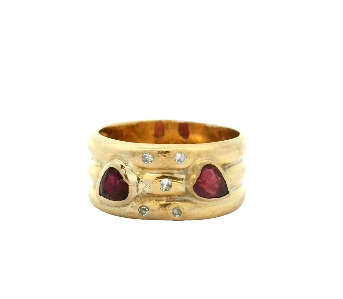 Vintage Ruby & Diamonds Ring In 18k Yellow Gold: Condition: Pre-owned - Good,Number of Diamonds: 5,Antique: No,Shape: Heart,Occasion: Anniversary, Birthday, Christmas, Confirmation/Communion, Graduation, Mother's Day, Valentine's Day, Wedding,Main S
