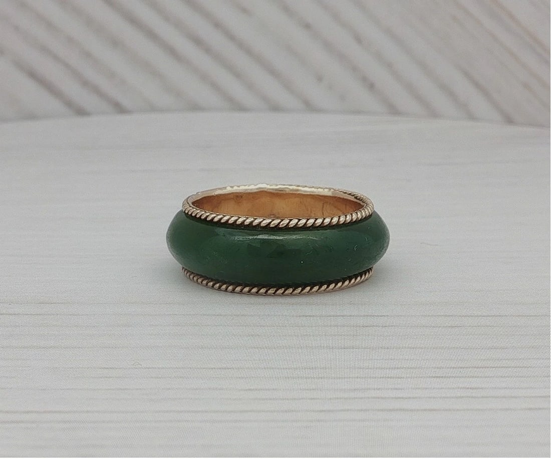 Jade Ring Band In 14k Yellow Gold.: Condition: Pre-owned - Good,Antique: No,Occasion: Anniversary, Birthday, Christmas, Confirmation/Communion, Father's Day, Graduation, Mother's Day, Valentine's Day, Wedding,Color: Green,Main Stone Col