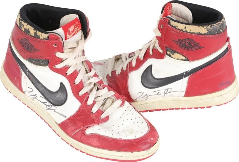 Michael Jordan Rookie Signed Pair Of 1985 Nike Jordan 1 Shoes Sneakers PSA DNA: Sport: Basketball,Player: Michael Jordan,Signed: Yes,Original/Reprint: Original,Autograph Authentication: Professional Sports Authenticator (PSA),Product: Sneakers,Team: Chicago Bulls 