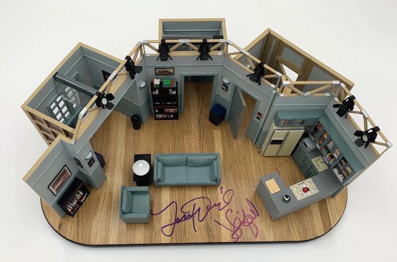 JERRY SEINFELD & LARRY DAVID SIGNED SEINFELD APARTMENT SET REPLICA BECKETT BAS - 2