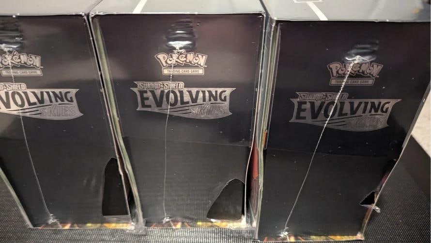 1 box of PokÃƒÂ©mon TCG Evolving Skies Elite Trainer Boxes Sealed ETBs: DESC TEA - 2