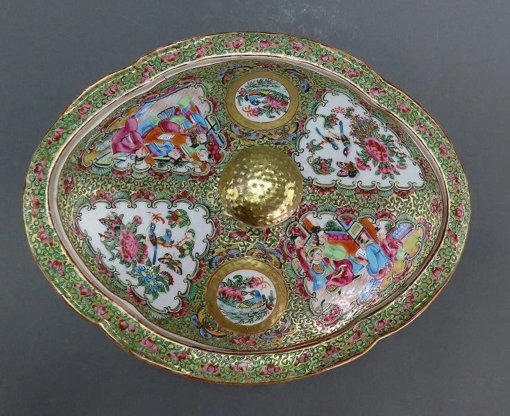 C1860s Chinese Export Porcelain Famille Rose Medallion Gilded Covered Dish - 2