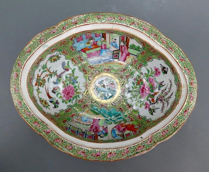 C1860s Chinese Export Porcelain Famille Rose Medallion Gilded Covered Dish - 3