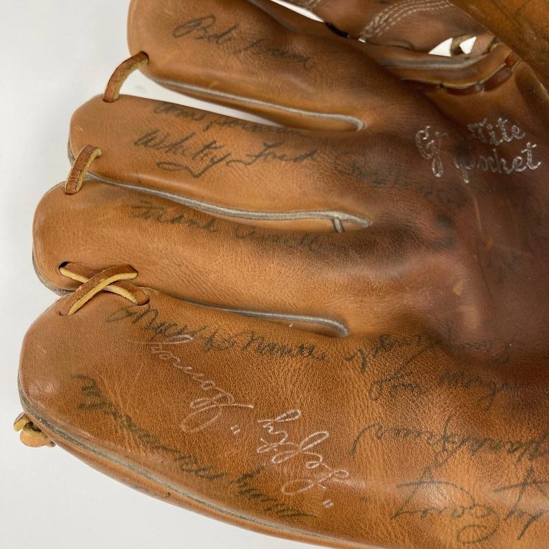 1954 New York Yankees Team Signed Baseball Glove 55 Sigs Mickey Mantle PSA DNA - 17