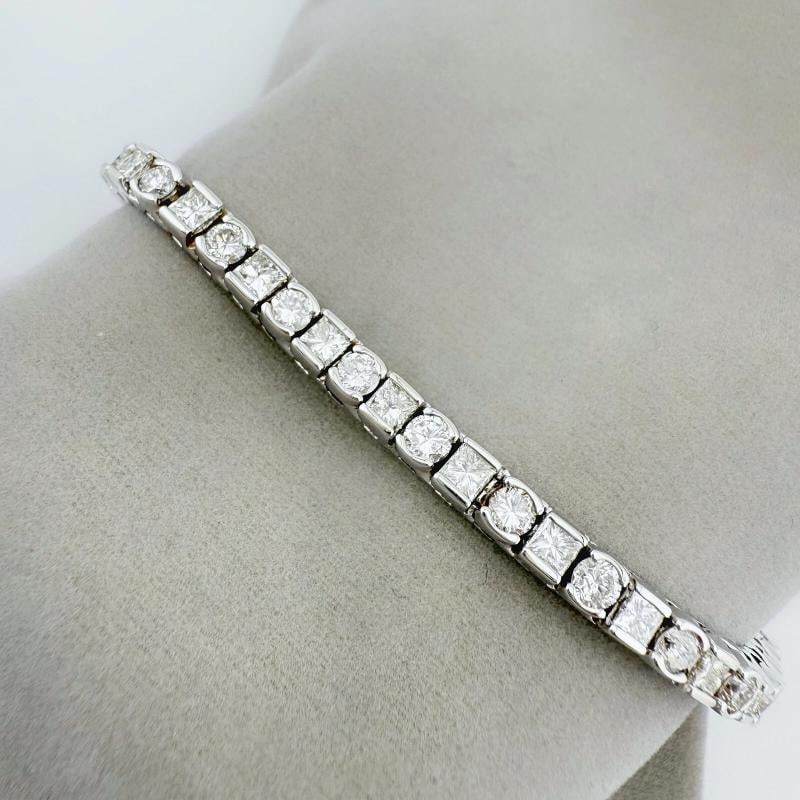 Round Diamond & Princess Cut Diamond Bezel Set Tennis Bracelet 14kt White Gold: Condition: Pre-owned - Good,Materials sourced from: United States,Number of Diamonds: 52,Shape: Round,Main Stone Creation: Natural,Color: White,Main Stone Color: White,Metal: White Gold,Item Length: