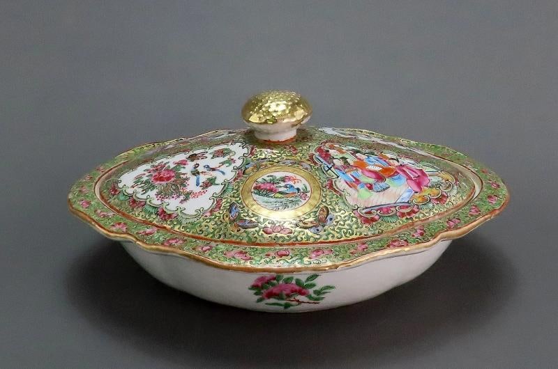 C1860s Chinese Export Porcelain Famille Rose Medallion Gilded Covered Dish: a stunning Chinese export porcelain Famille Rose Medallion covered dish, dating between 1850-1870s. The bowl is in a subtle quatrefoil form. Around the lid and the interior of the bowl, there are two