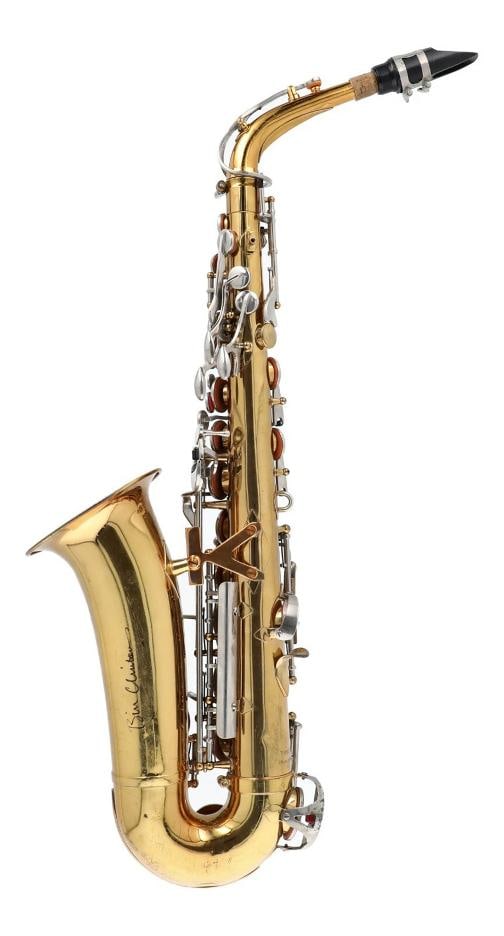 President Bill Clinton Signed Autographed Saxophone With JSA COA: Industry: Presidential,President: Bill Clinton,Signed: Yes,Autograph Authentication: James Spence (JSA),Original/Reproduction: Original,Country of Origin: United States 