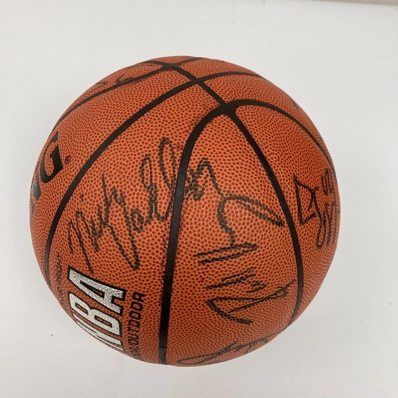 Kobe Bryant & Shaq 1997-98 Los Angeles Lakers Team Signed Basketball Beckett COA - 4