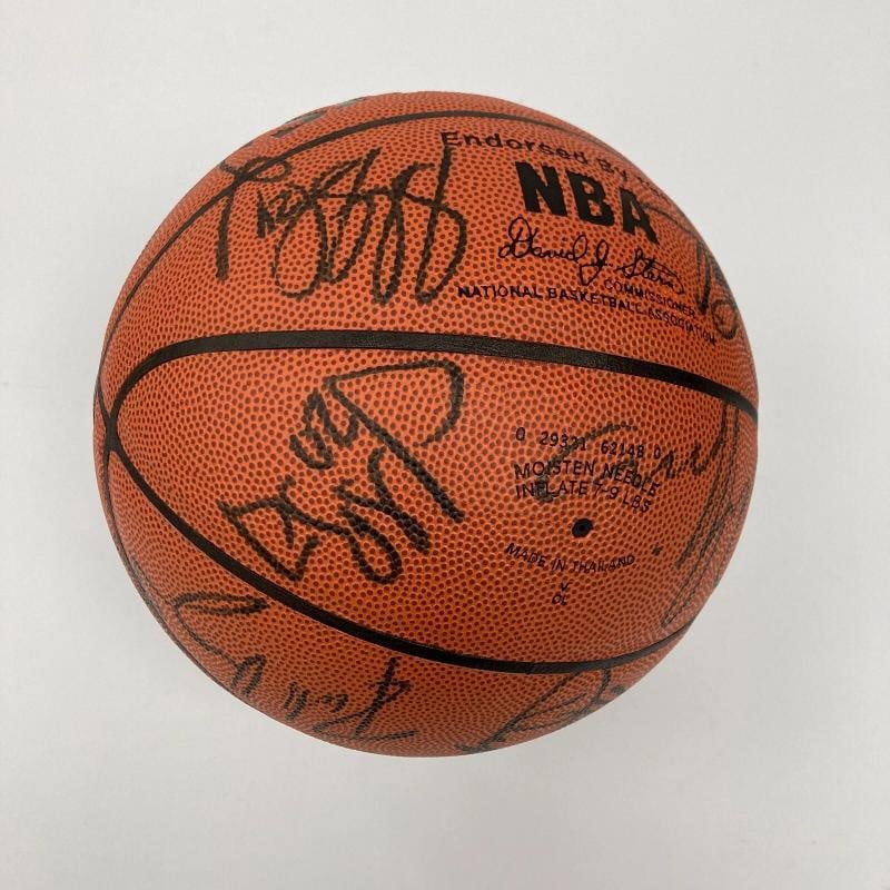 Kobe Bryant & Shaq 1997-98 Los Angeles Lakers Team Signed Basketball Beckett COA - 5