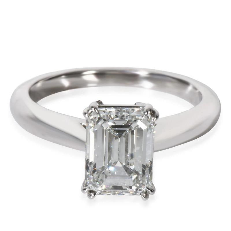 Harry Winston 1.91 ct Emerald Diamond Solitaire Engagement Ring: Condition: Pre-owned - Good,Country of Origin: US,With Original Box/Packaging: Yes,With Papers: Yes,Main Stone Weight (cts): 1.91,Side Stone Type: No Stone,Main Stone: Diamond,Metal Purity: 950,Report