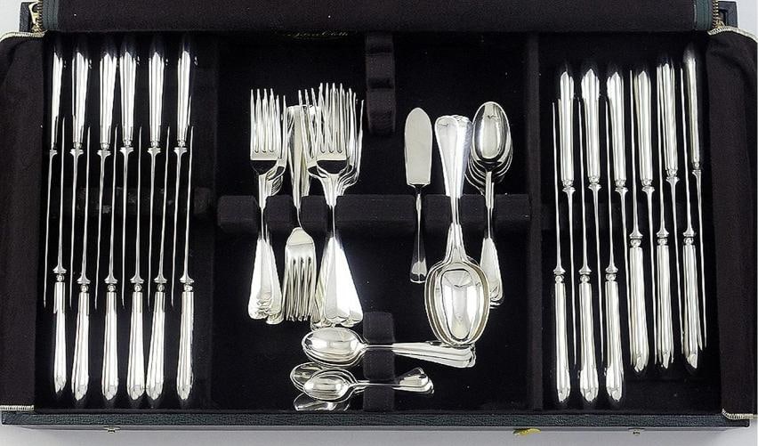 86pc English Sterling Silver Hanoverian Style Rat Tail Flatware Set (1 of 12)