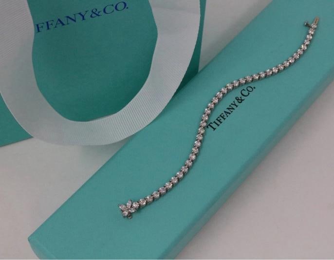 Tiffany & Co. Victoria 4.20ct Platinum Round Diamond Tennis Bracelet (1 of 8)