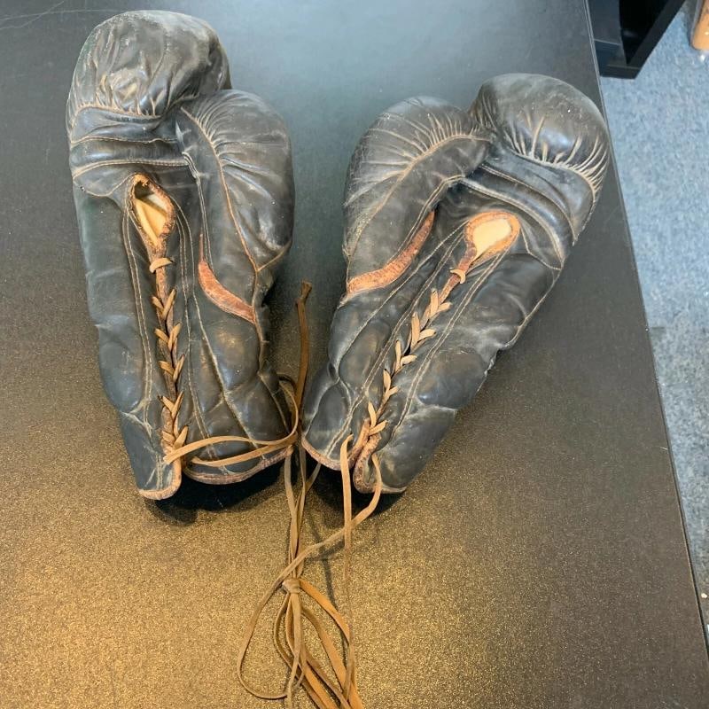 Floyd Patterson Signed & Dated Vintage 1960 Everlast Boxing Gloves Pair JSA COA - 9