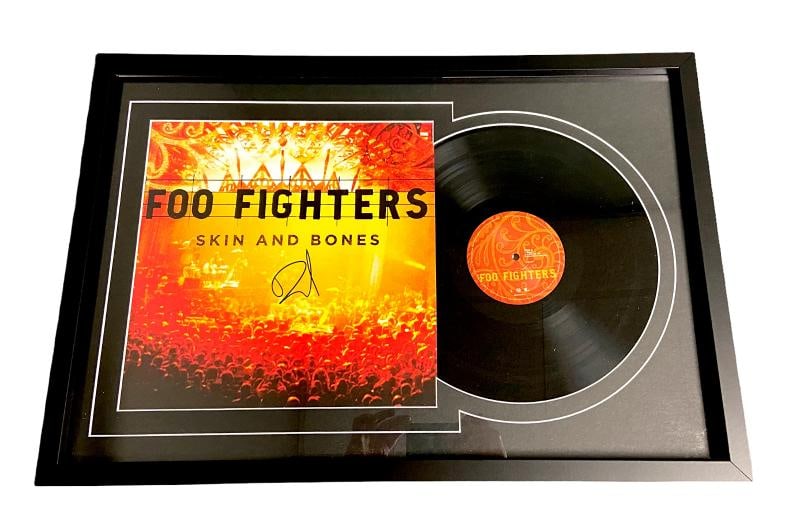 DAVE GROHL SIGNED AUTOGRAPH FRAMED FOO FIGHTERS SKIN AND BONES VINYL LP BECKETT: Industry: Music,Signed: Yes,Autograph Authentication: Beckett,Object Type: Record,Original/Reproduction: Original,Featured Refinements: Signed LP,Country of Origin: United States
