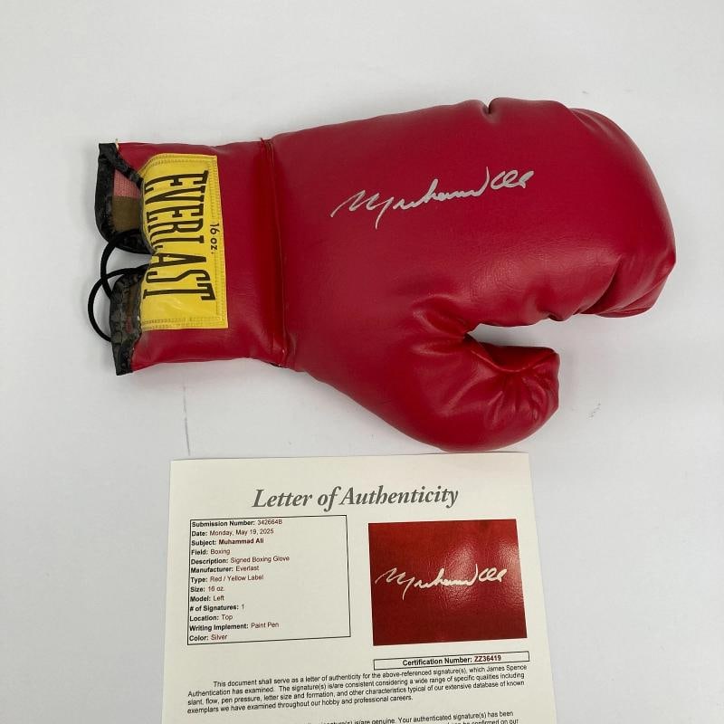 Muhammad Ali Signed Everlast Boxing Glove Silver Ink JSA COA: Signed YesOriginalReprint OriginalAutograph Authentication James Spence Authentication JSATeam New York MetsSport BoxingProduct GloveCountry of Origin United States