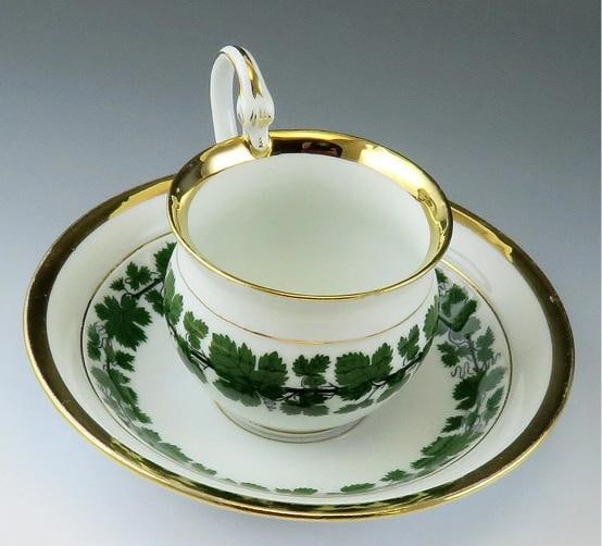 Fantastic 17pc Meissen Full Green Vine Gilt Tea Coffee Cup and Saucer Set - 4
