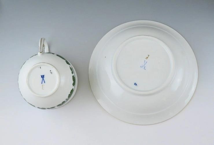 Fantastic 17pc Meissen Full Green Vine Gilt Tea Coffee Cup and Saucer Set - 7