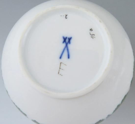 Fantastic 17pc Meissen Full Green Vine Gilt Tea Coffee Cup and Saucer Set - 9