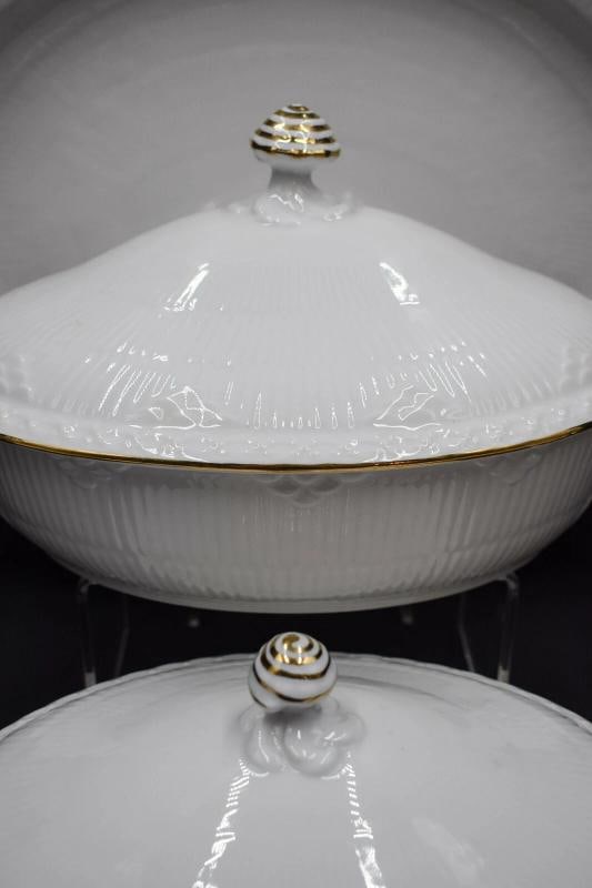 Royal Copenhagen-White Fluted Half Lace w/ Gold Trim 90 Pieces Service For 12 - 10