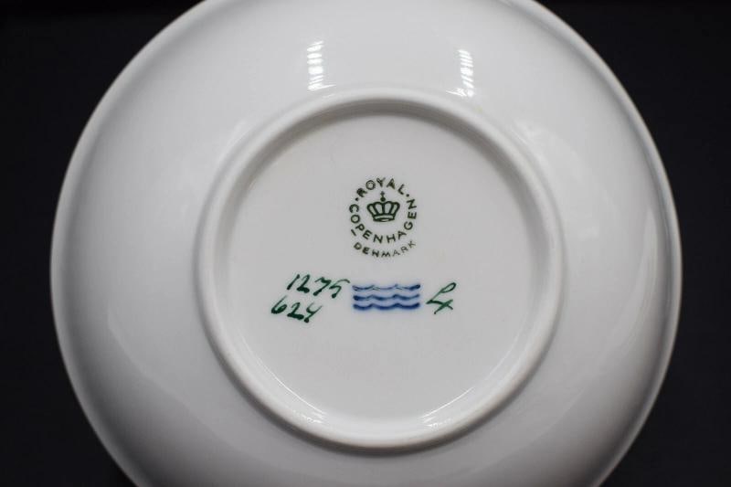 Royal Copenhagen-White Fluted Half Lace w/ Gold Trim 90 Pieces Service For 12 - 11