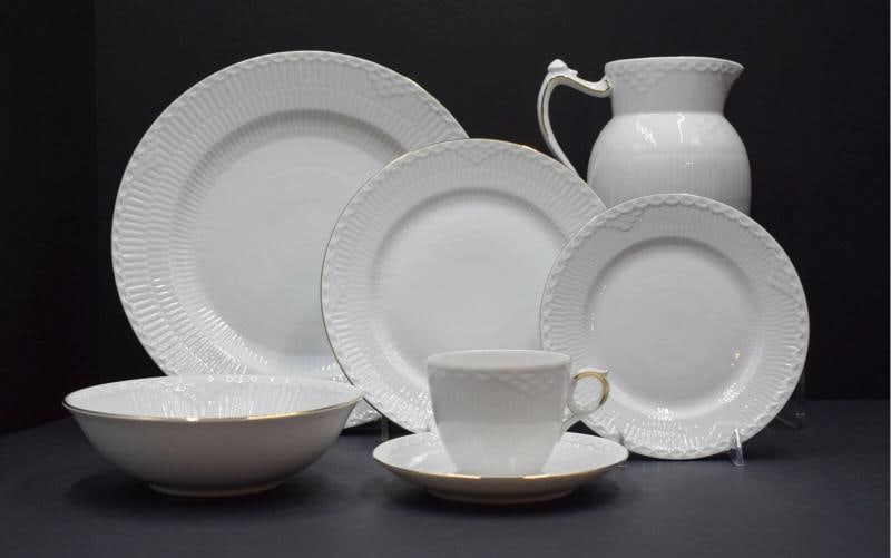 Royal Copenhagen-White Fluted Half Lace w/ Gold Trim 90 Pieces Service For 12 (1 of 11)