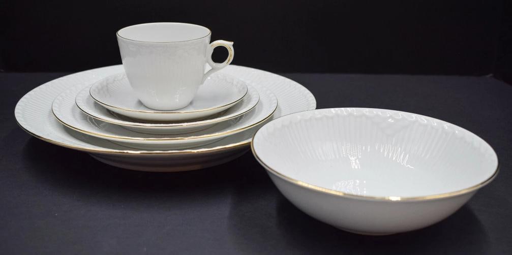 Royal Copenhagen-White Fluted Half Lace w/ Gold Trim 90 Pieces Service For 12 - 6