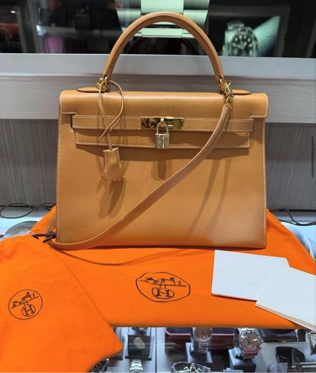 Hermes Kelly 32 Sellier Natural Box Calf Leather Gold Hardware Ã¢â‚¬â: Measurements: Width: 12.99 in Height: 9.44 in Depth: 4.72 in Handle drop: 3.54 in Included: Detachable shoulder strap Lock and key Clochette Raincoat Dusters HermÃƒÂ¨s box. Conditi