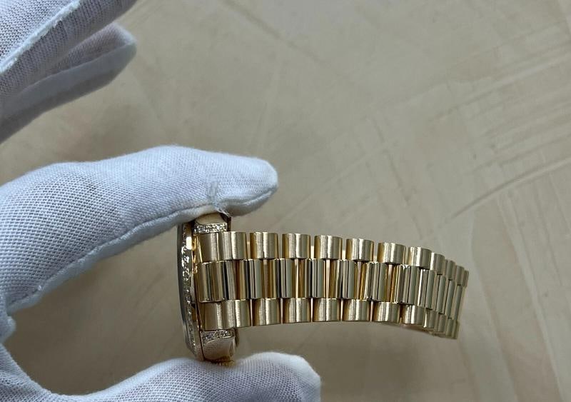 Rolex Day Date President 18138 Factory Diamond Dial Bezel & Lugs 18K Yellow Gold - 8