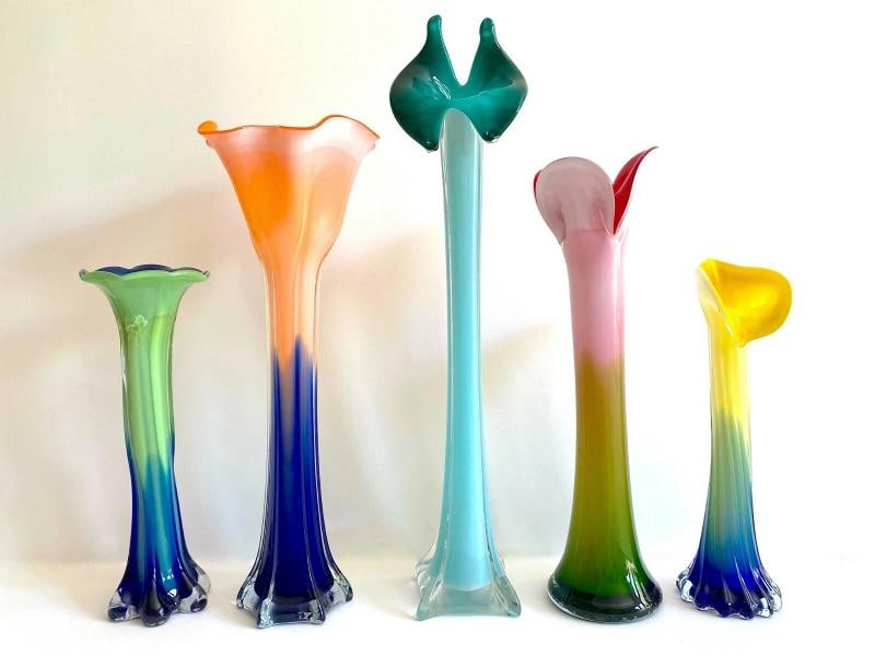 VTG 1990'S POST MODERN ART GLASS MULTICOLOR FLOWERS CONTEMPORARY VASES - 5PC SET - 4