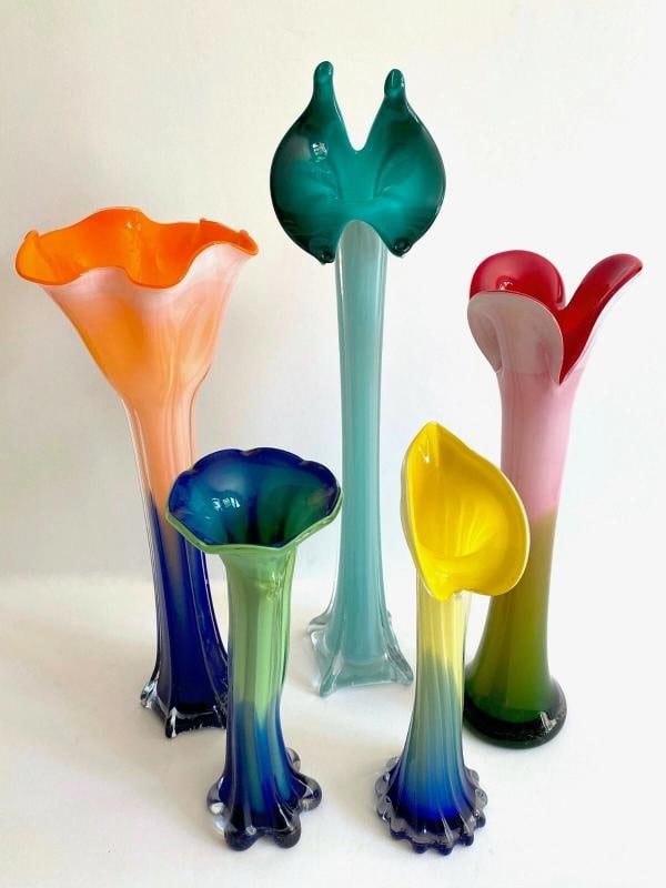 VTG 1990'S POST MODERN ART GLASS MULTICOLOR FLOWERS CONTEMPORARY VASES - 5PC SET - 8