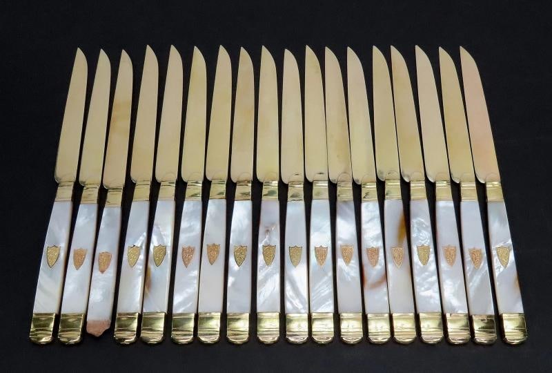 Fine set 18 French 950 Gilt Silver & Gold Mother-of-pearl Fruit/Dessert Knives (1 of 7)