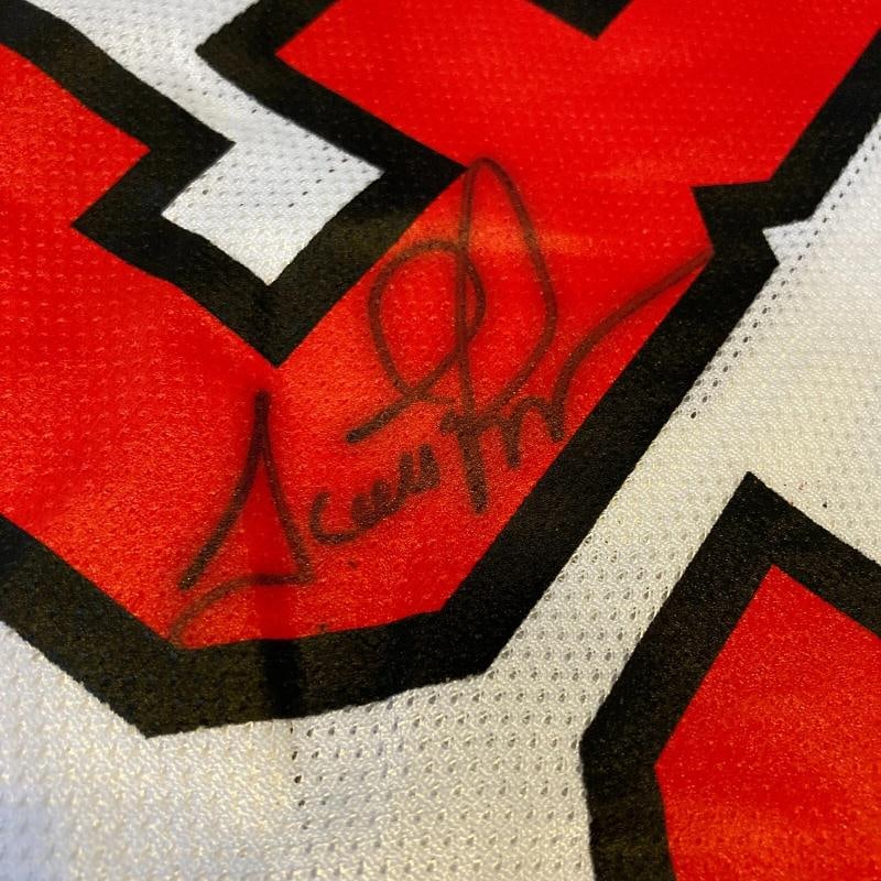 Scottie Pippen Signed Authentic Reebok Chicago Bulls Jersey Beckett - 3