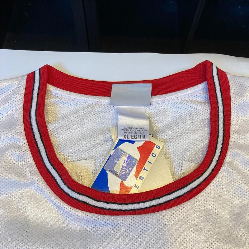 Scottie Pippen Signed Authentic Reebok Chicago Bulls Jersey Beckett - 6