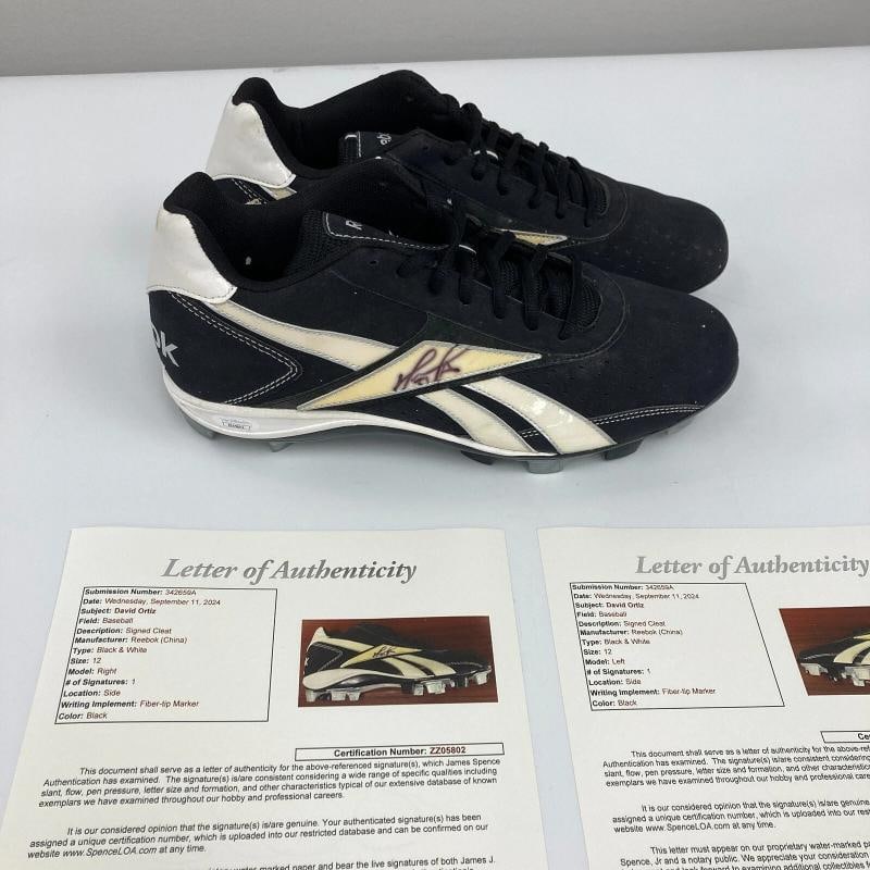 David Ortiz Signed Game Issued Reebok Cleats Both Signed With JSA COA (1 of 13)