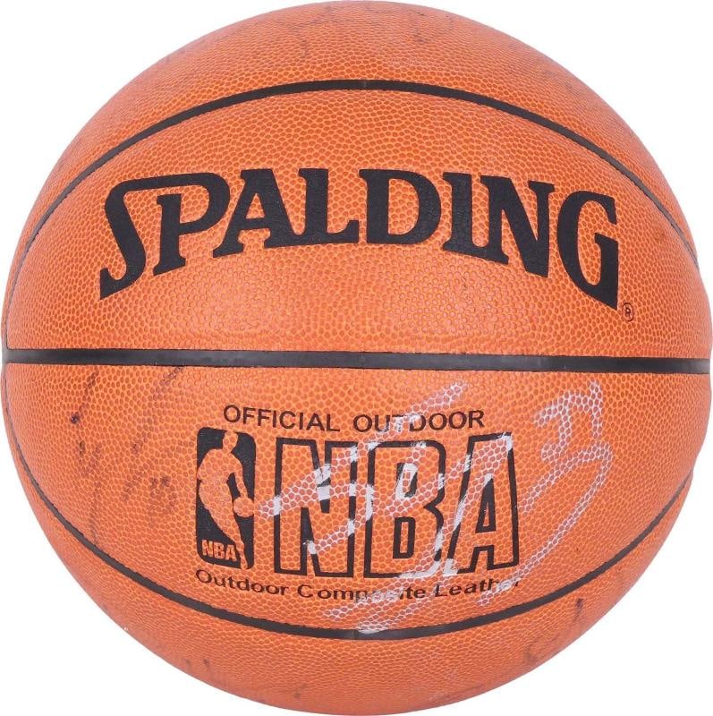 Kobe Bryant 2000-01 Los Angeles Lakers NBA Champs Team Signed Basketball PSA - 2