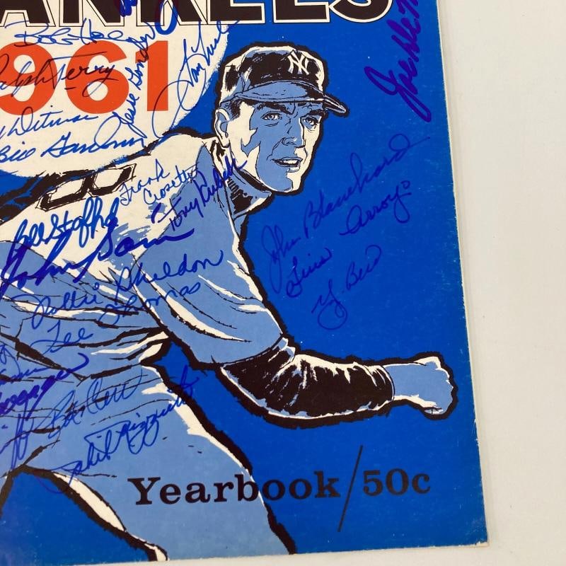 1961 World Champion New York Yankees Team Signed Yearbook w/ Mickey Mantle JSA - 7