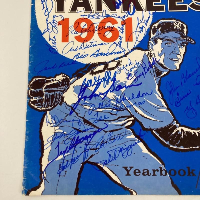 1961 World Champion New York Yankees Team Signed Yearbook w/ Mickey Mantle JSA - 8