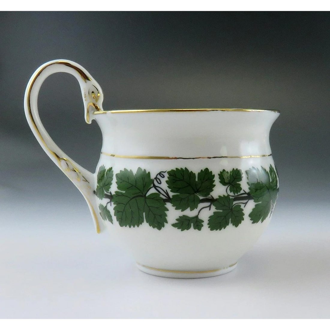 Fantastic 17pc Meissen Full Green Vine Gilt Tea Coffee Cup and Saucer Set - 2