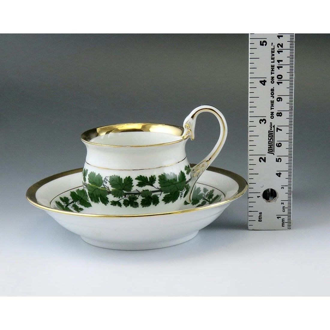 Fantastic 17pc Meissen Full Green Vine Gilt Tea Coffee Cup and Saucer Set - 8