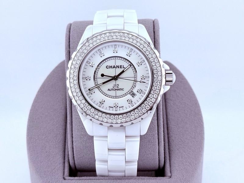 Chanel J12 Factory Diamond Dial Diamond Bezel H2013 42mm Automatic White Ceramic: Style Number: H2013 Model: Chanel J12 Case Material: White Ceramic Band: White Ceramic Bezel: Factory Double Row Diamond Bezel Dial: Factory Diamond Dial Crystal: Sapphire Case Size: