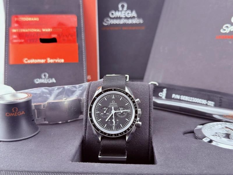 Omega Speedmaster Moonwatch Professional 311.30.42.30.01.006 42mm Box Paper: Style Number: 311.30.42.30.01.006 Year: 2020 Model: Omega Speedmaster Moonwatch Professional Case Material: Stainless Steel Band: Stainless Steel Bezel: Black Dial: Black Crystal: