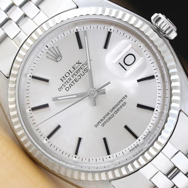 ROLEX MENS DATEJUST SILVER 18K WHITE GOLD STAINLESS STEEL WATCH w/ FOLDED BAND: This is an authentic Rolex Datejust 1601 watch with Rolex stick dial Ref., Rolex 18K white gold fluted bezel, and Rolex stainless steel folded jubilee bracelet. Descriptions: Brand: Rolex Model: Datej