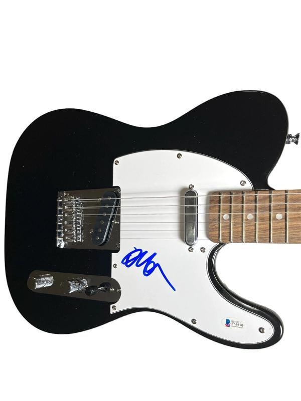 WILLIE NELSON SIGNED AUTOGRAPH FENDER TELECASTER FULL SIZE GUITAR BECKETT BAS (1 of 2)