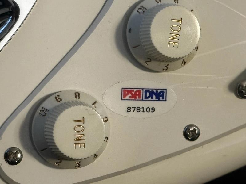 Jeff Beck Signed Guitar (PSA) - 3