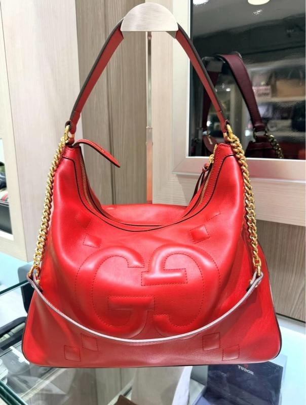 Gucci GG Apollo Shoulder Bag in Red Leather: Condition: Pre-owned - Good,Brand: Gucci,Exterior Material: Leather,Style: Shoulder Bag,Exterior Color: Red,Department: Women,Pattern: Gucci GG,Model: Apollo,Country of Origin: Italy This pre-owned Gu