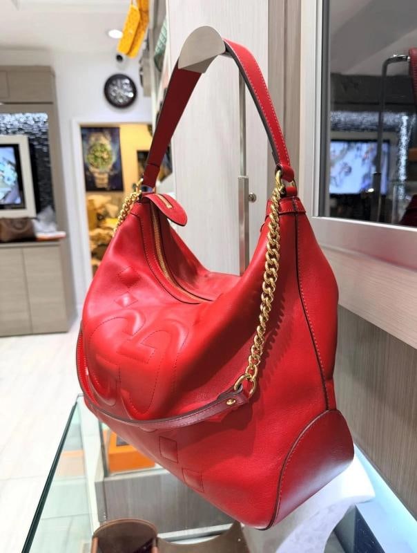 Gucci GG Apollo Shoulder Bag in Red Leather - 2