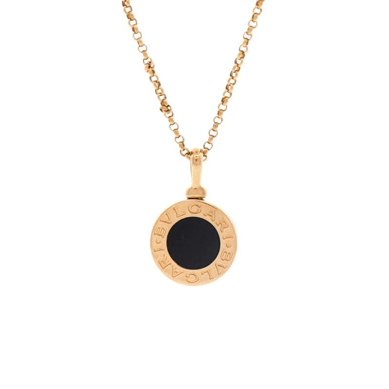 Bvlgari Bvlgari Bvlgari Pendant Necklace 18K Yellow Gold with Onyx: Measurements: Length: 17.0 - 18.0 ", Pendant Length: 17.30 mm, Pendant Width: 11.00 mm . Condition: Pre-owned - Good,Brand: Bvlgari,Main Stone: Onyx,Metal: 18K Yellow Gold,Metal Purity: 18K,Style: Pen
