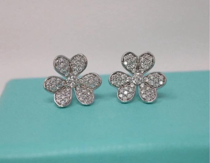 Frivole Style Flower Diamond Earrings 14K White Gold 1.45ctw -Unbranded: Condition: New with packaging: This item is brand new and has never been worn. It still has the original packaging. ,Shape: Flower,Main Stone Creation: Natural,Signed: No,Cut Grade: Very Good,Main